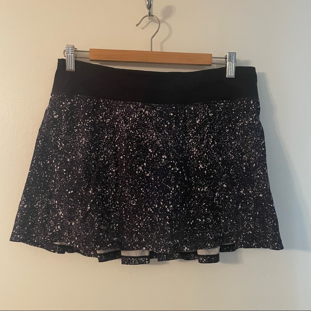Lululemon tennis skirt black white size 8